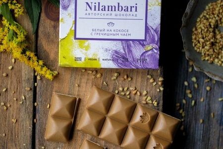 Шоколад белый Nilambari на кокосе с гречишным чаем