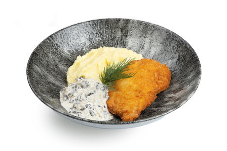 Хрустящий цыпленок с пюре и грибным соусом