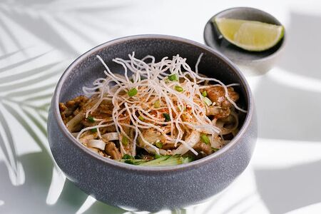 Лапша со свининой и вешенками