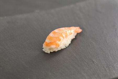 Суши с креветкой