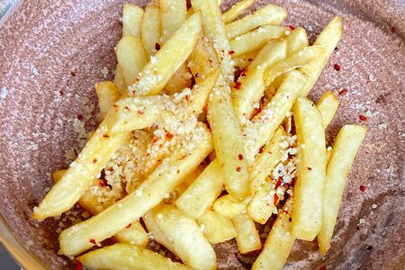 Картофель фри с пармезаном и трюфельным маслом