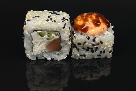 Запеченный ролл с лососем