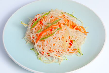 Салат с фунчозой