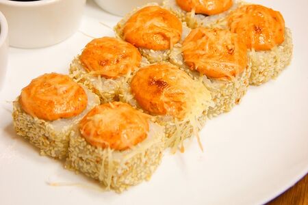 Запеченная филадельфия в кунжуте