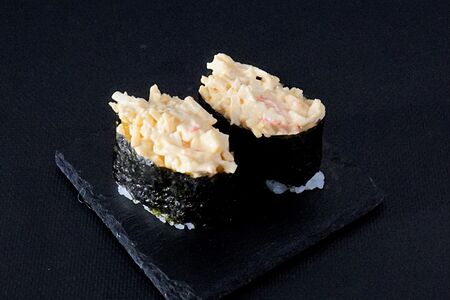 Гункан с крабом