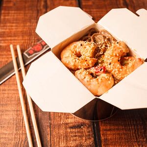 Соба с креветками в сливочном соусе 