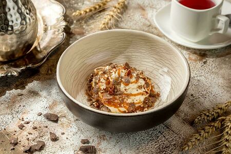 Мусс из маскарпоне с карамелизованным орехом пекан и шоколадом