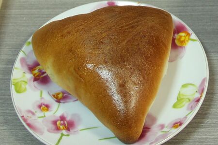 Пирожок с капустой и рыбой