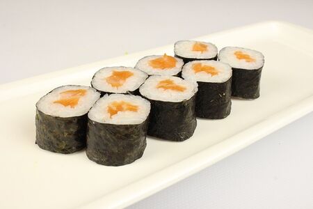 Маки с лососем