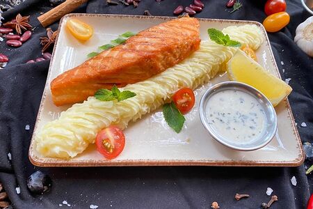 Филе лосося с трюфельным пюре