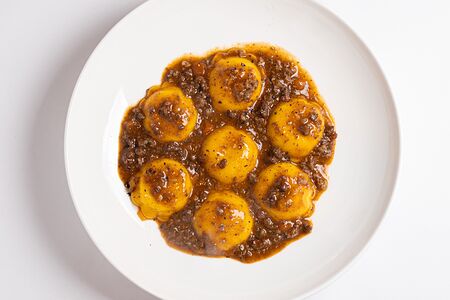 Равиоли с рикоттой и соусом болоньезе