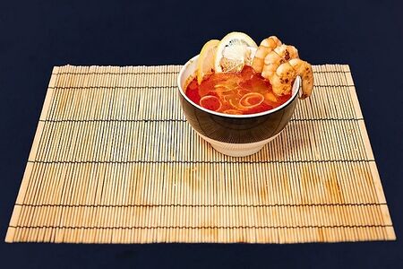 Суп Том ям с креветкой и рисом