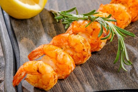 Королевские креветки на углях