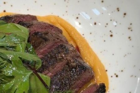 Салат стейк из конины