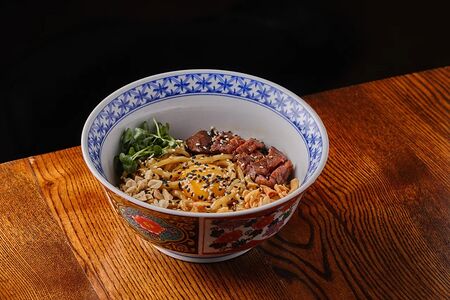 Удон со стейком мачете, маринованным желтком и соусом демиглас