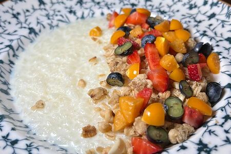 Каша рисовая с ягодами