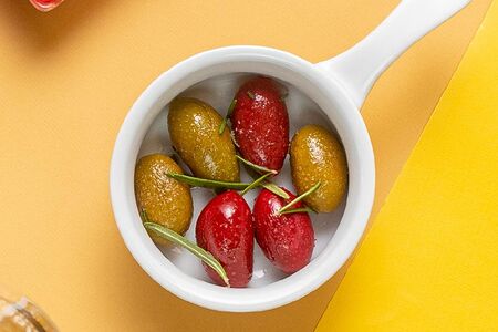 Оливки по-лигурийски, поджаренные с розмарином