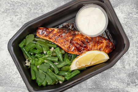 Мисо лосось с зеленой фасолью под соусом терияка