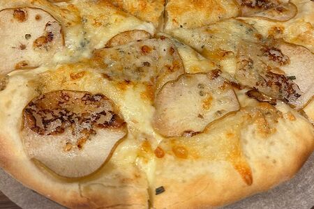 Хачапури по-мегрельски с грушей и сыром