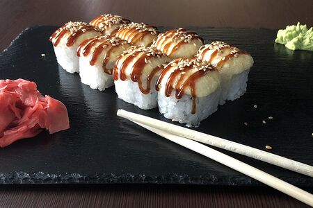 Запеченный ролл с угрем