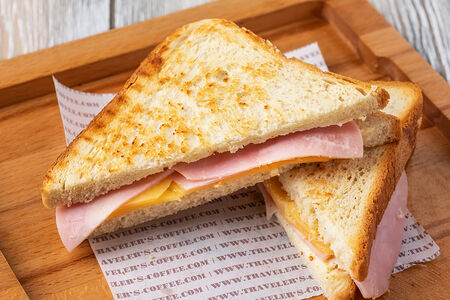 Сэндвич с ветчиной и сыром