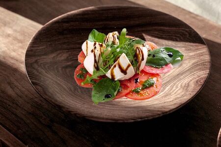 Капрезе с моцареллой