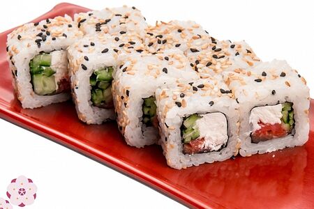 Ролл с копченым лососем