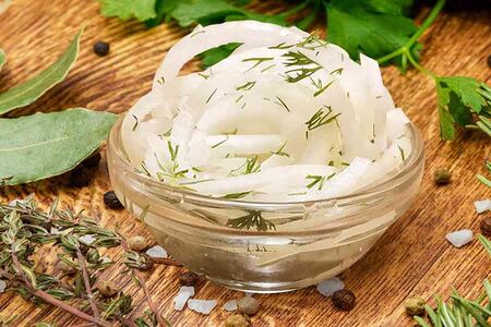 Лук маринованный