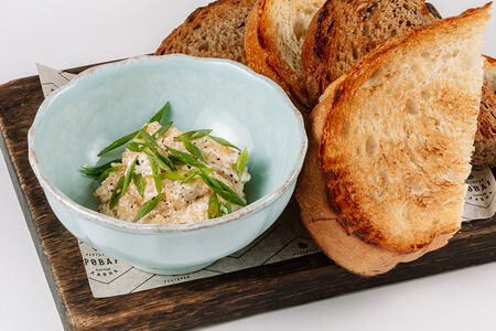 Икра щучья с хрустящими тостами