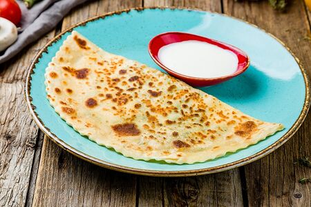 Кутаб с зеленью и сыром