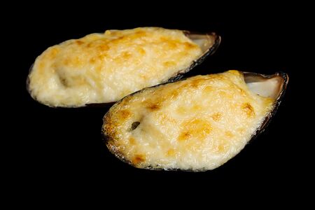 Запечённые мидии под сыром