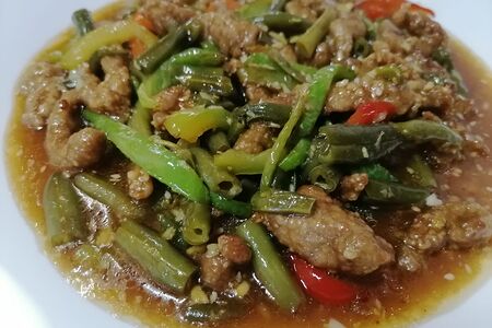 Говядина с фасолью и болгарским перцем