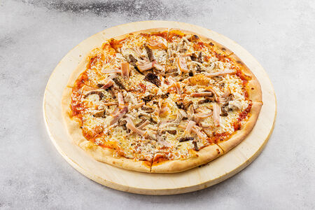 Пицца с ветчиной и грибами