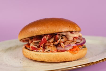 Булка со свининой