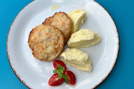 Куриные котлетки с гарниром на выбор