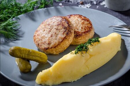 Котлеты из телятины с картофельным пюре