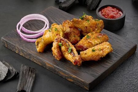 Куриные крылышки на углях