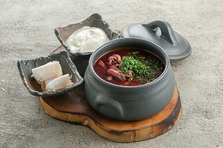 Наваристый борщ с говядиной, сметаной