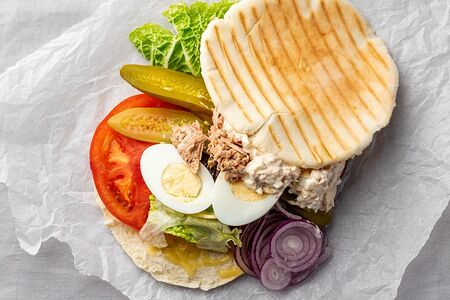 Пита-тост с тунцом