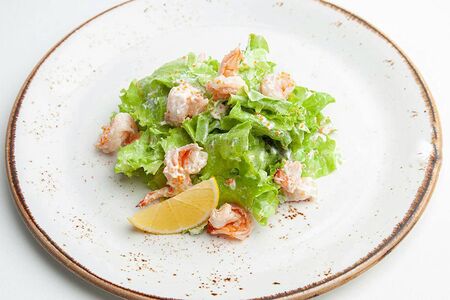 Салат с креветками Totoro