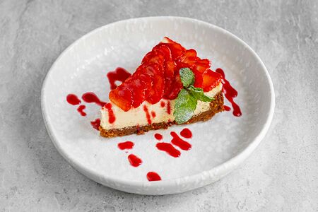 Чизкейк с клубникой