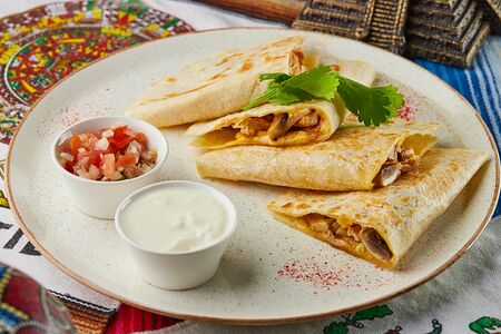 Кесадилья с курицей