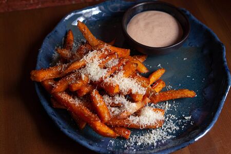 Сладкий батат фри с пармезаном