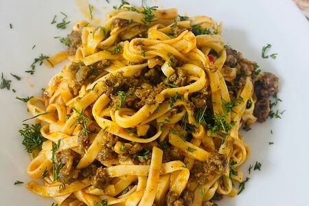 Спагетти а-ля болоньезе с говяжьим фаршем