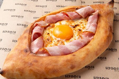 Хачапури по-аджарски с беконом