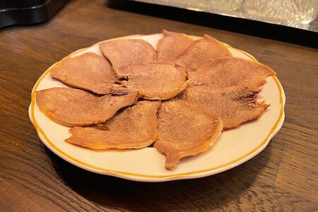 Язык говяжий отварной