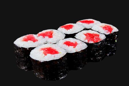 Ролл с тунцом