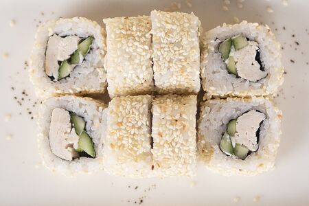 Ролл с копченой курицей