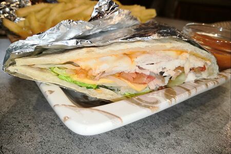 Для двоих Пицца Курица и Мак-луб Тунец