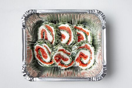 Шотландский рулет из лосося и шпината